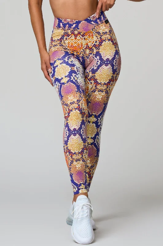 Chakra V-Cut Scrunch Legging